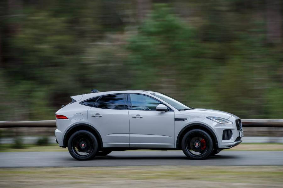  Jaguar E-Pace P300 AWD R-Dynamic 2017 года  (WW) (фото 23 из 40)